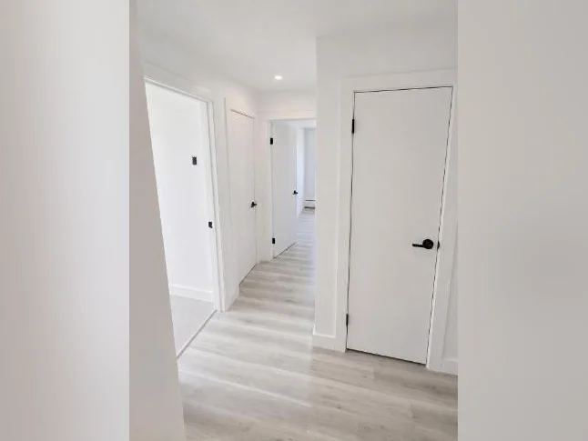 4½ rénové à louer - fully renovated for rent - NDG (Grand Blvd) thumbnail 6