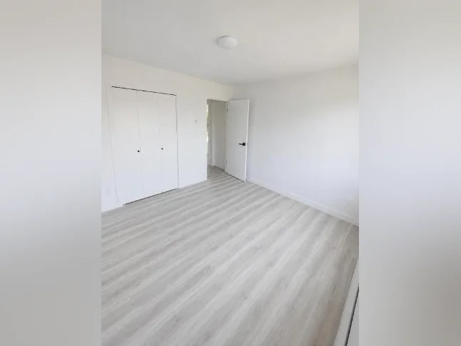 4½ rénové à louer - fully renovated for rent - NDG (Grand Blvd) thumbnail 2