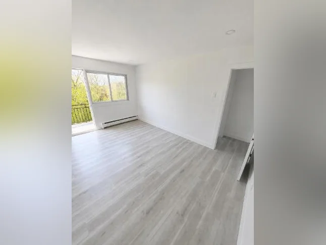 4½ rénové à louer - fully renovated for rent - NDG (Grand Blvd) thumbnail 4