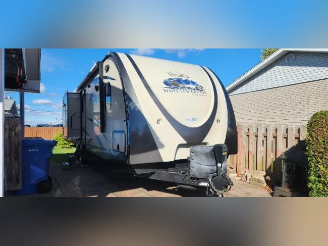 Roulotte Coachmen 32' Maple Leaf Edition 2015