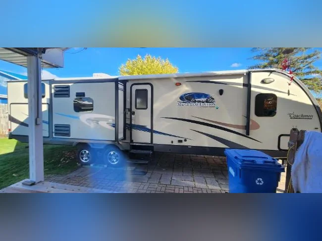 Roulotte Coachmen 32' Maple Leaf Edition 2015 thumbnail 4