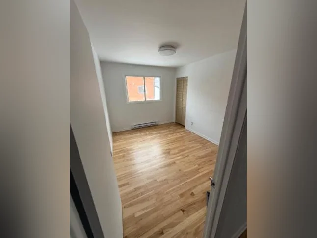 Grand logement 4 1/2 a louer thumbnail 7