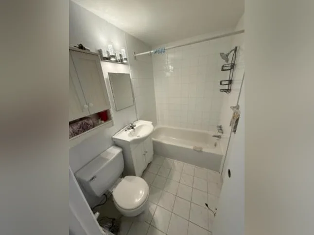 Grand logement 4 1/2 a louer thumbnail 2