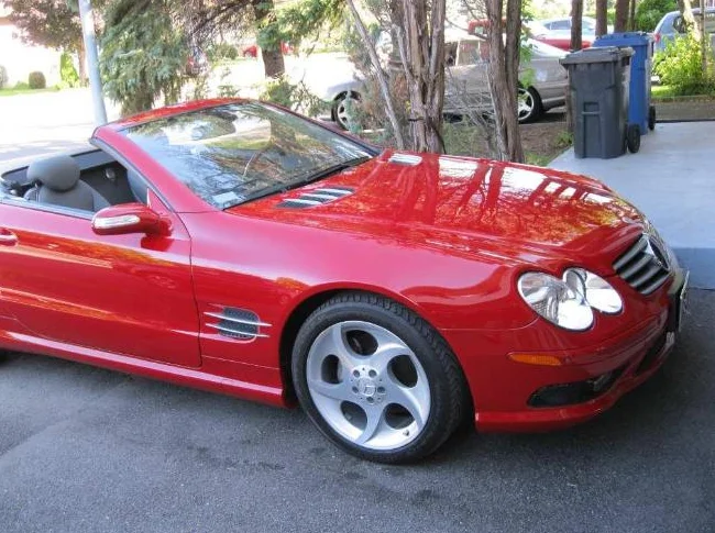 Auto sportive et luxueuse thumbnail 8