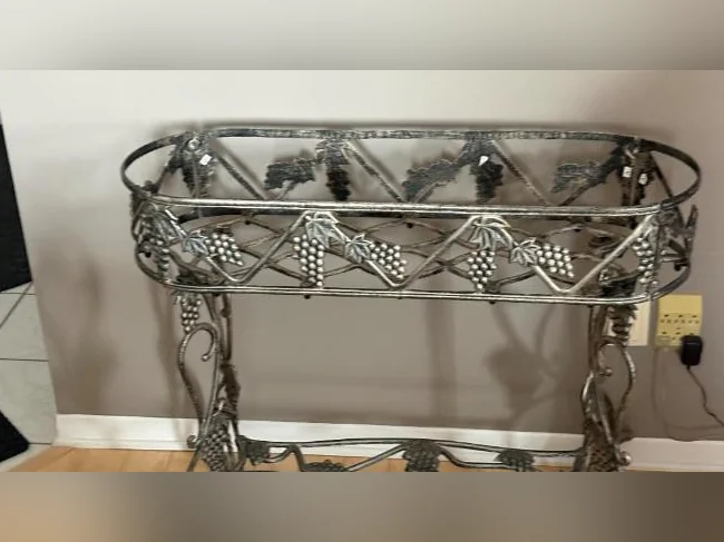 Support décoratif pour plante ou autre en métal