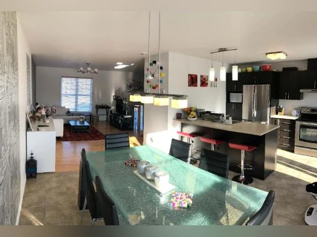Maison en rangée (2 chambres) libre 1er aout thumbnail 3
