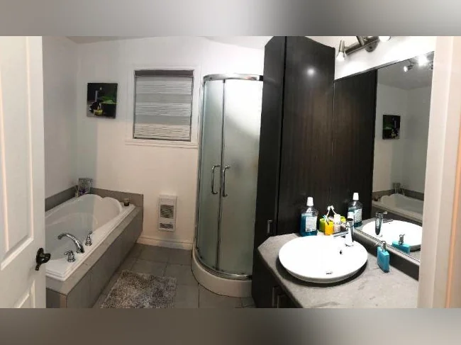Maison en rangée (2 chambres) libre 1er aout thumbnail 7