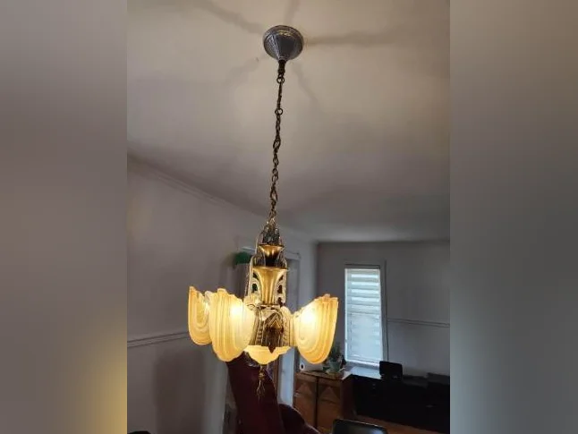 SUPERBE LUMINAIRE AVEC DU STYLE, LAISSERAIT A 350$