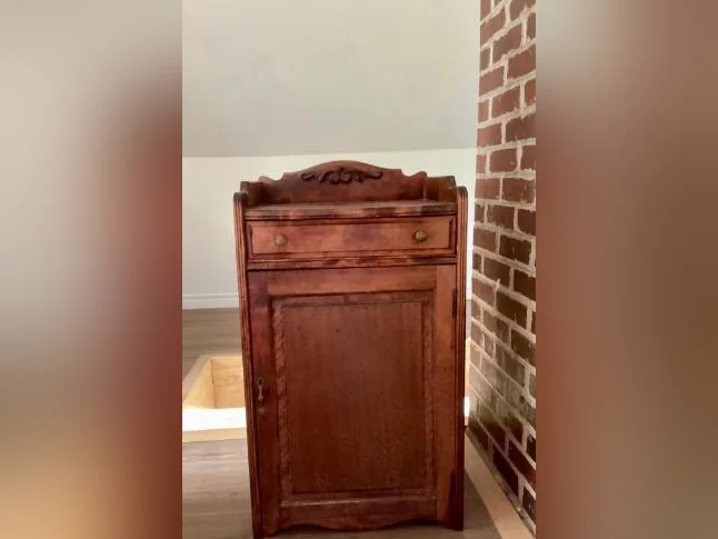 Commode-lavabo antique en bois massif / Table de chevet rustique thumbnail 2