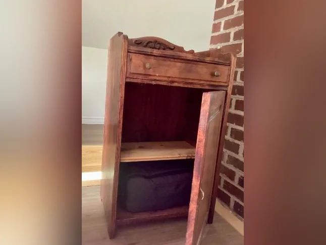 Commode-lavabo antique en bois massif / Table de chevet rustique thumbnail 3