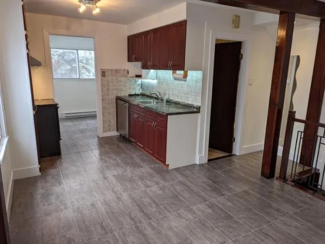 Appartement sur deux niveaux-Comme une maison, au cœur d'Ahuntsic ! thumbnail 2