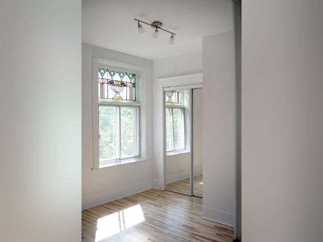 Appartement 6 1/2 très lumineux, Petite-Patrie thumbnail 2