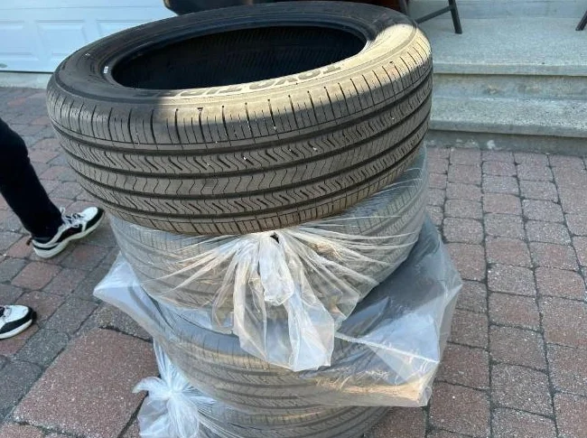 À Vendre 4 Pneus neufs « TOYO » 4 saisons