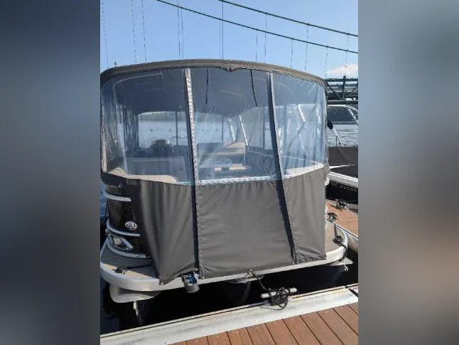 Ponton Princecraft 2022, 21 pieds, avec un moteur de 115 HP