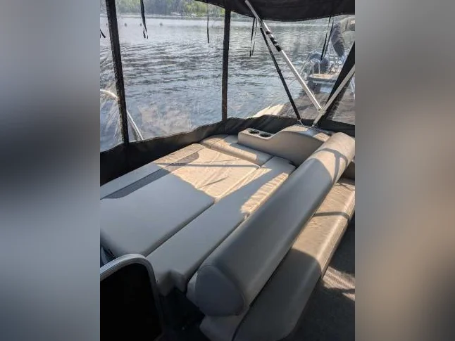 Ponton Princecraft 2022, 21 pieds, avec un moteur de 115 HP thumbnail 6