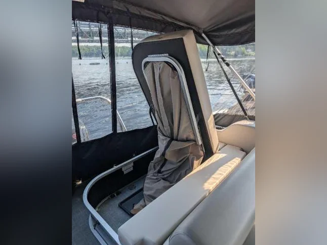 Ponton Princecraft 2022, 21 pieds, avec un moteur de 115 HP thumbnail 7