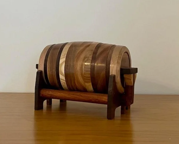 ¸tirelire en forme de tonneau en bois