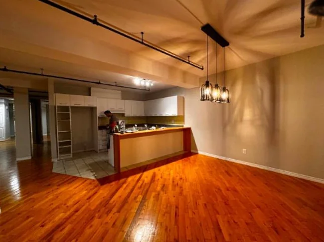 Colocation: très grand loft à partager au centre-ville thumbnail 5