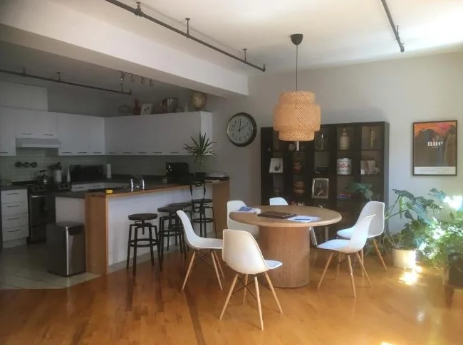 Colocation: très grand loft à partager au centre-ville thumbnail 2