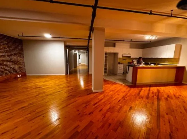 Colocation: très grand loft à partager au centre-ville thumbnail 4