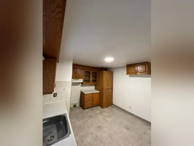 Grand appartement 5 1/2 (3 chambres) Libre et Disponible Dès maintenant thumbnail 2