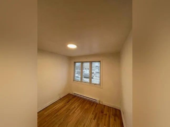 Grand appartement 5 1/2 (3 chambres) Libre et Disponible Dès maintenant thumbnail 3
