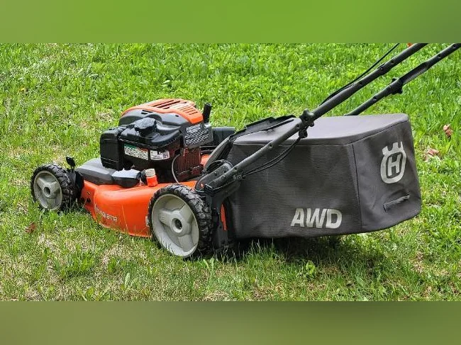 Tondeuse essence transmission intégrale Husqvarna 3-en-1-163cm3 22po thumbnail 2
