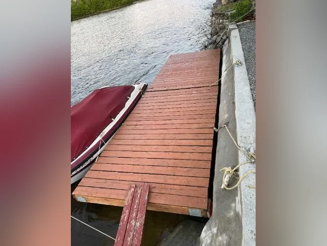 2 Quais en bonne condition avec 4 flotteurs