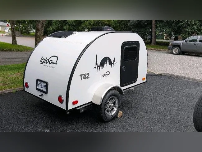 Roulotte igloo 2025