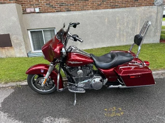 Harley Davidson FLHX 2009 thumbnail 2