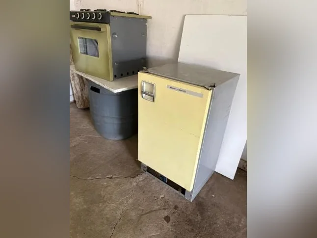 Frigidaire propane réfrigérateur camp chasse pêche thumbnail 3