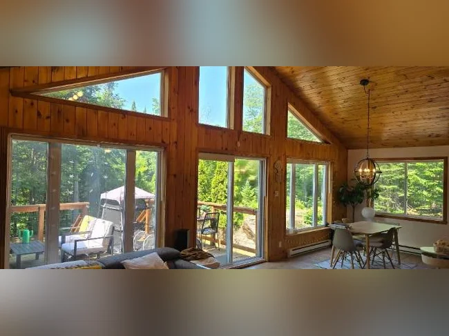 SAINT-SAUVEUR MAISON À LOUER UNIFAMILIALE chaleureuse, située DANS LE MEILLEUR SECTEUR de ST-SAUVEUR! thumbnail 2