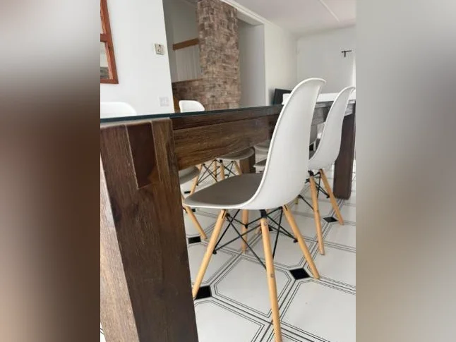 Table Structube en bois avec 6 chaises thumbnail 7