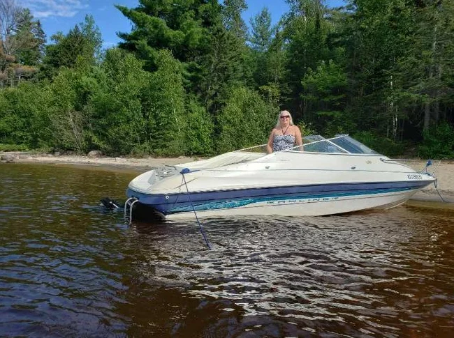BATEAU BAYLINER 1995   21.5 PIEDS  MODEL CAPRI-2150
