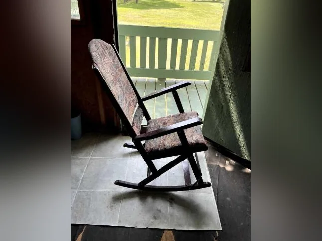 Chaise berçante thumbnail 2