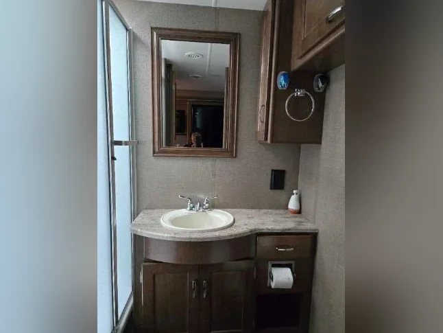 Winnebago Intent 29L, 2019, 32500 km à voir absolument thumbnail 7