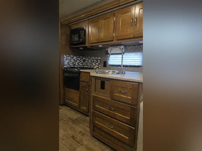 Winnebago Intent 29L, 2019, 32500 km à voir absolument thumbnail 9