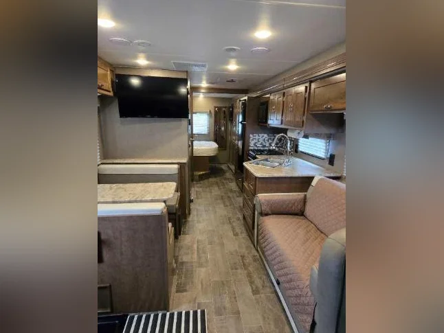 Winnebago Intent 29L, 2019, 32500 km à voir absolument thumbnail 10