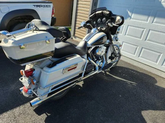 2012 Harley Davidson Électra Glide FLHTC thumbnail 2