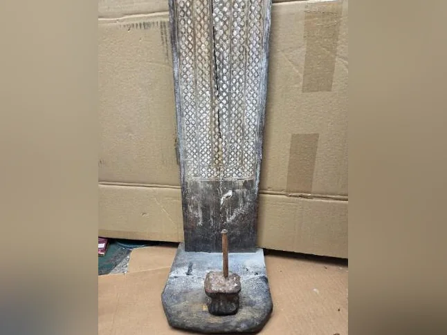Ancien porte-lampe à huile des Comores