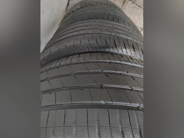 255-40R20x4 pneus été Goodyear Eagle. En tres bon état. Usure 7/32 (Neuf=8/32) thumbnail 2