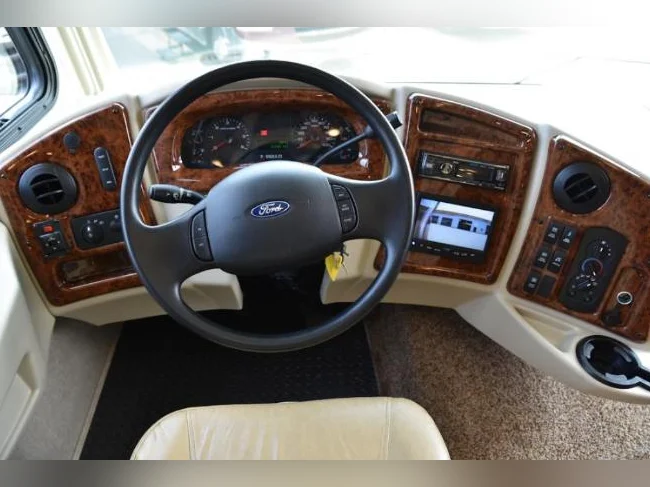 VR Coachmen 35' 2016 et 38 000km / 100% prêt à partir et 100% équipé thumbnail 3