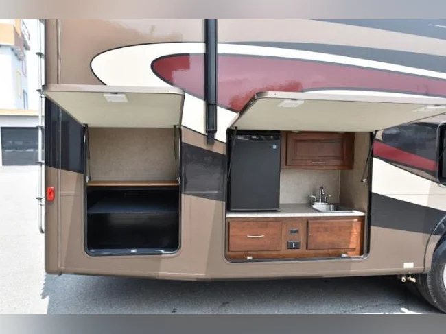 VR Coachmen 35' 2016 et 38 000km / 100% prêt à partir et 100% équipé thumbnail 2