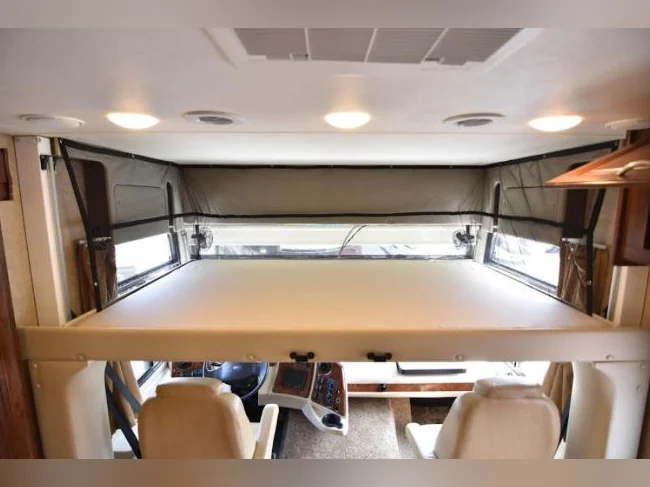 VR Coachmen 35' 2016 et 38 000km / 100% prêt à partir et 100% équipé thumbnail 8