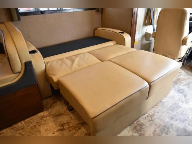 VR Coachmen 35' 2016 et 38 000km / 100% prêt à partir et 100% équipé thumbnail 9