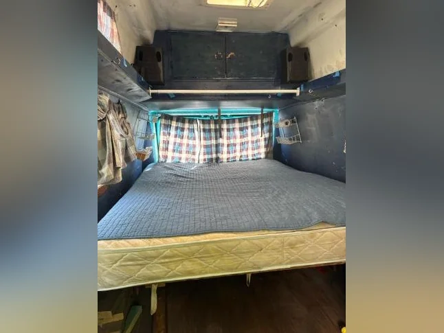 Chevy Van thumbnail 4