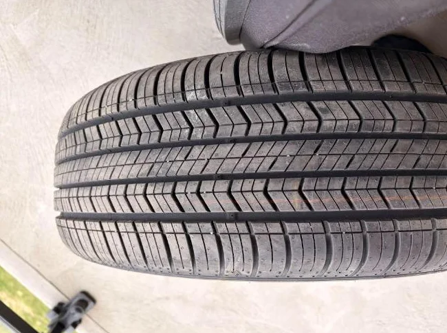 Pneus NEUFS 4 saisons 215/55R18 thumbnail 2