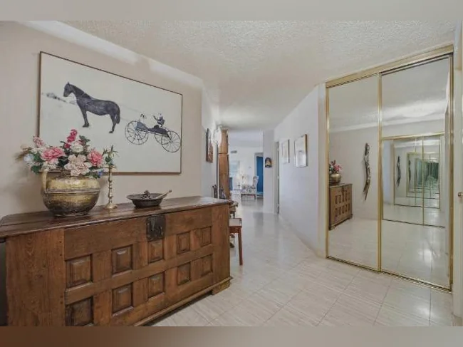 Location condominium thumbnail 2