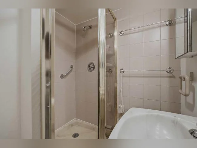 Location condominium thumbnail 10