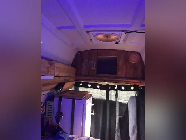 Vanlife camping car thumbnail 6